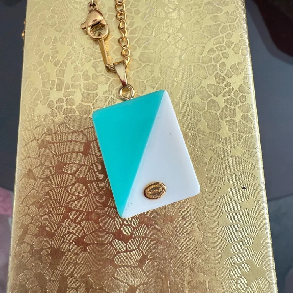 Chanel Vintage very rare pendant withCC Logo two tones blue and white gold Stamp - Picture 8 of 8